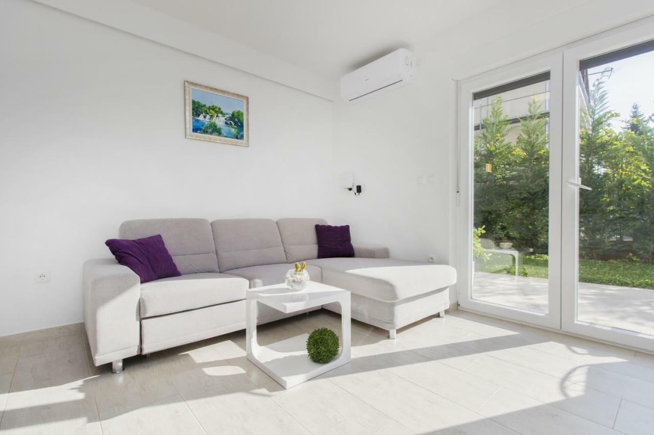 Apartments Luka Vodice Buitenkant foto