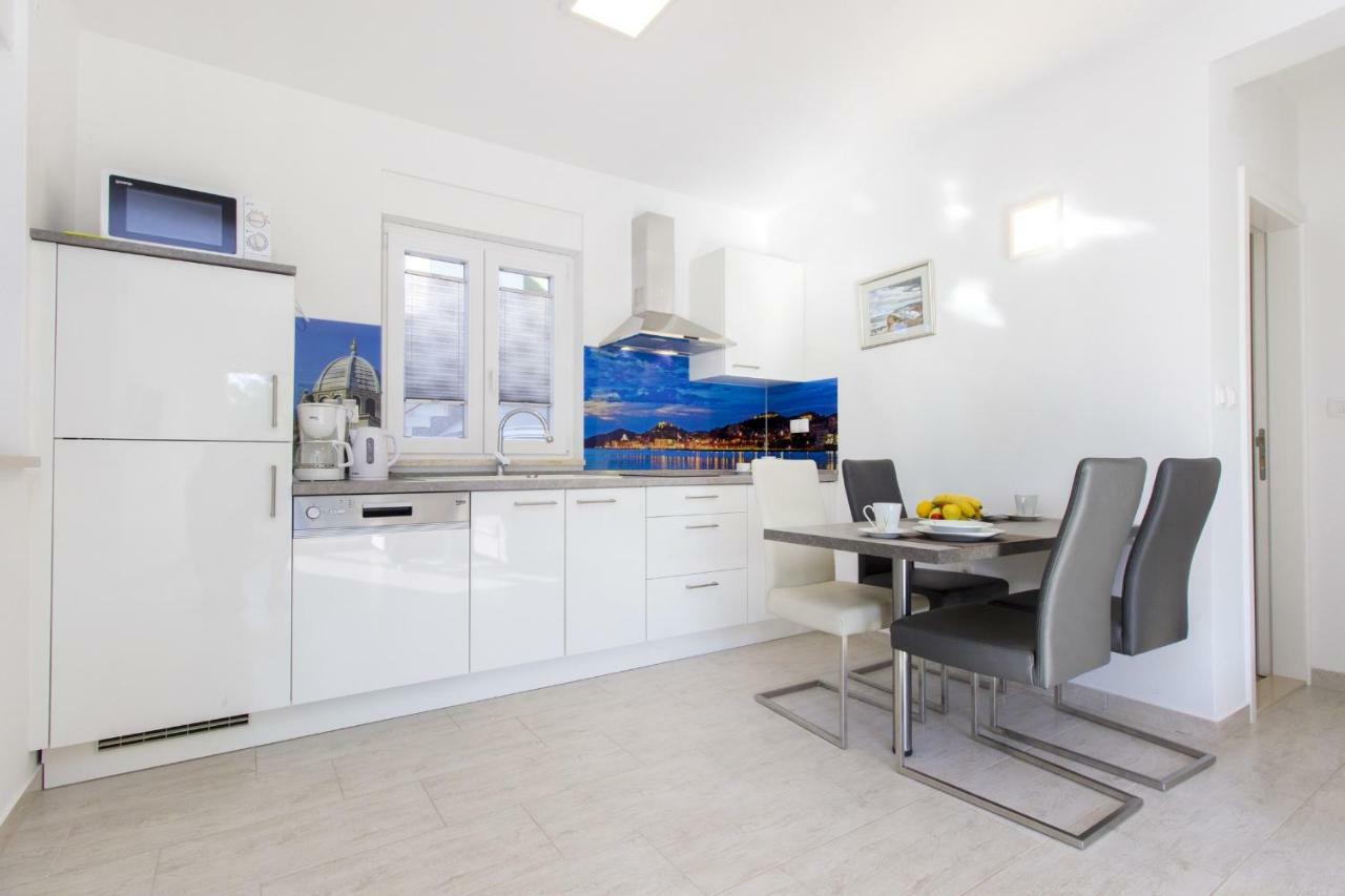 Apartments Luka Vodice Buitenkant foto